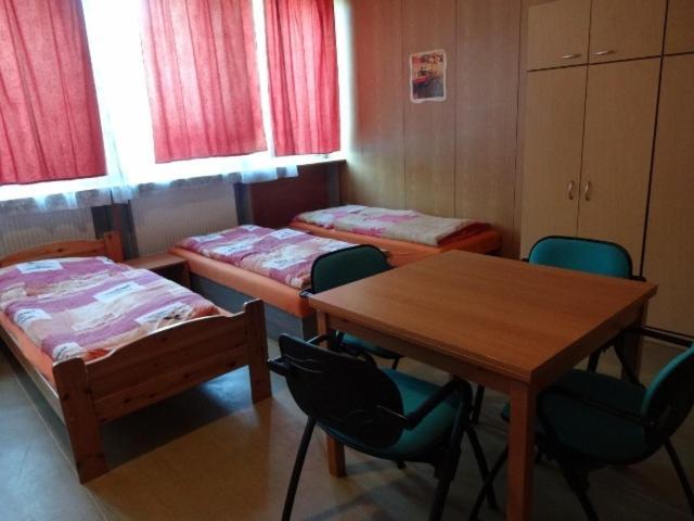 Hostel Monty Říčany Værelse billede